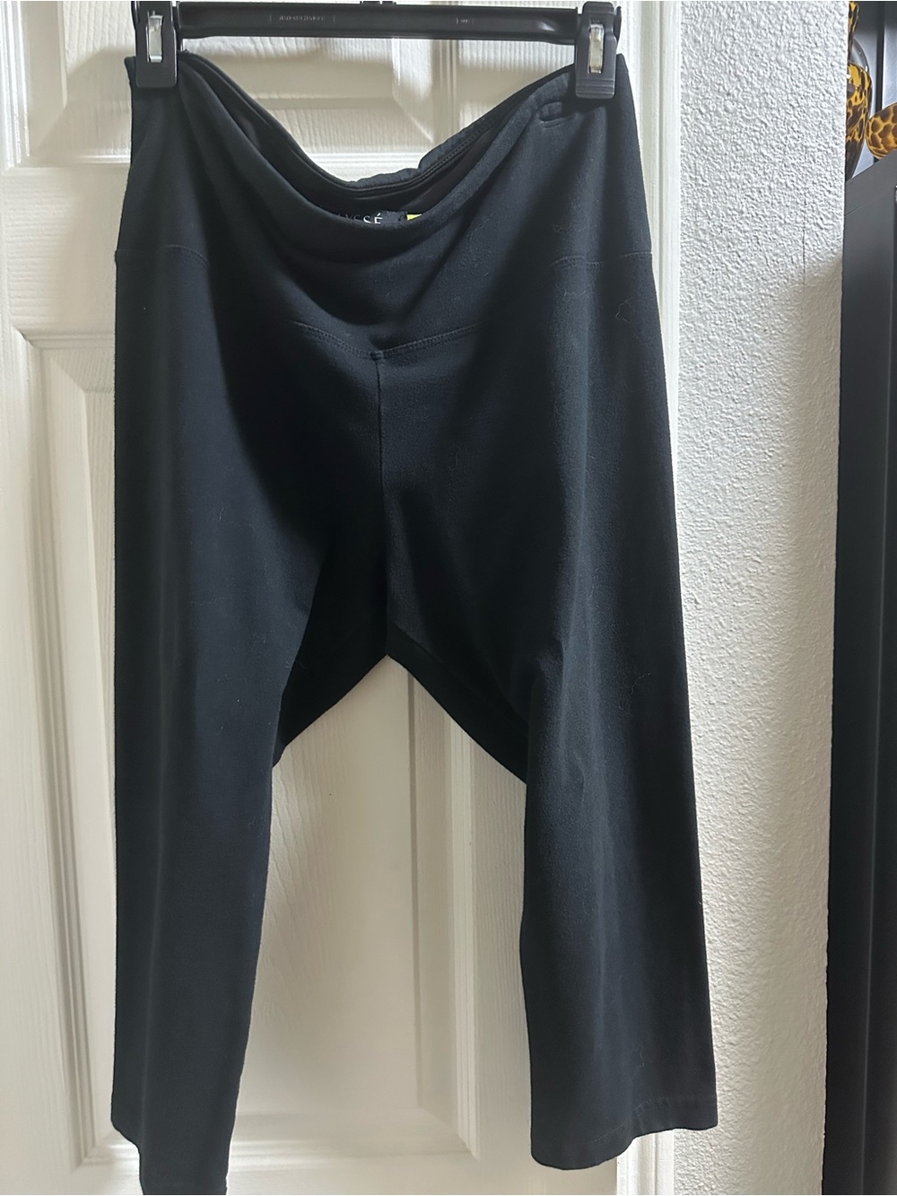 LYSSÉ Black capris. XL